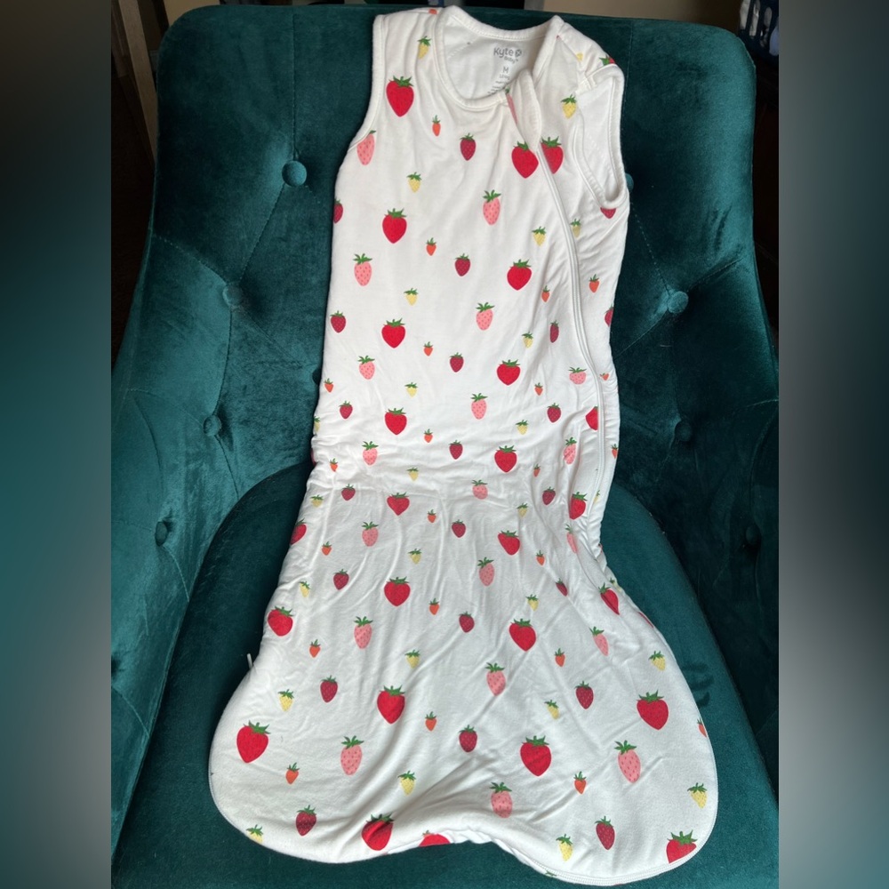 Kyte Baby strawberry sleep sack 1.0 TOG